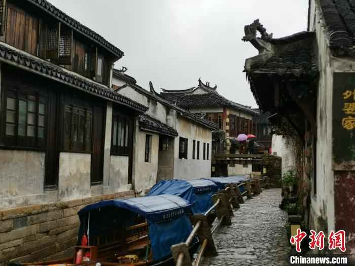 古镇一隅。 黄莹 摄 800游人走进水墨周庄感受烟雨江南
